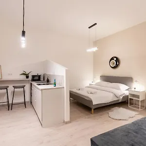  Apartment Kl31 - Urban Escape - Prime Location - Klauzal Square By Bqa Hungary
